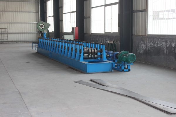 鋼板倉(cāng)生產(chǎn)線(xiàn)